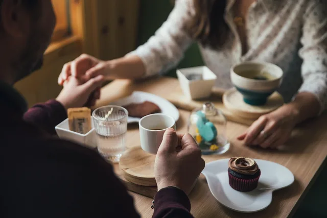 man, woman, couple, dinner, date, restaurant, coffeehouse, shop, cupcakes, love, together, dinner, dinner, date, date, date, restaurant, restaurant, restaurant, restaurant, restaurant. Do the best guest loyalty examples actually have anything in common?