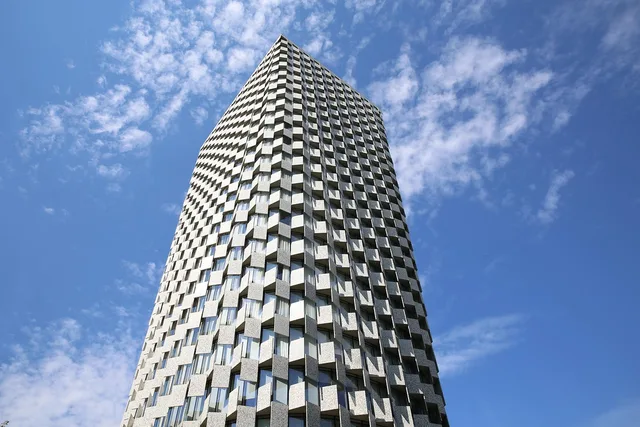 hotel plaza, tirana, albania, architecture, building, hotel, plaza, blue hotel, tirana, tirana, tirana, tirana, tirana, albania, hotel. Strong versus weak hospitality review replies, with the checks that show which is which