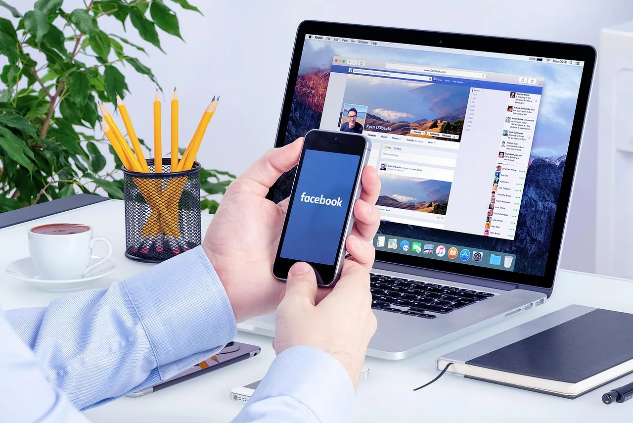 facebook, social media, social media marketing, smartphone, laptop, workspace, office break, office hour, desk, facebook marketing, facebook ads, facebook ads, facebook ads, facebook ads, facebook ads, facebook ads. A framework for assessing hospitality social media trends